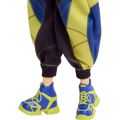 KPop Demon Hunters Zoey Fashion Doll — “How It's Done”